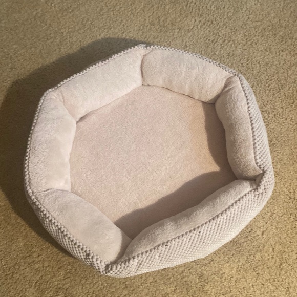 Dog bed - Picture 1 of 5